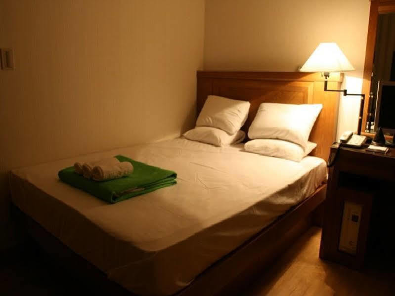 New Donghae Tourist Hotel Экстерьер фото